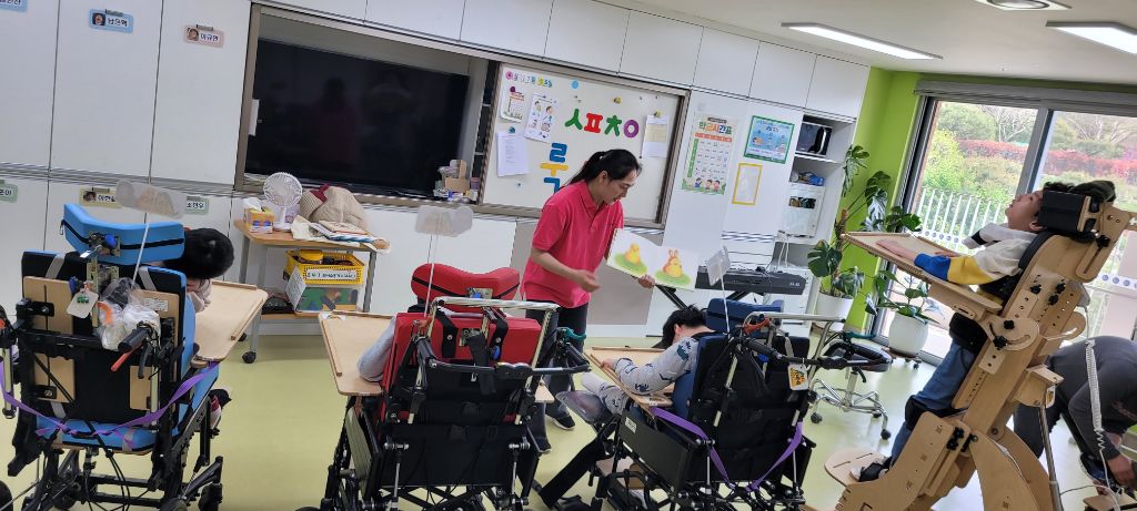 중증 장애 학교 책읽어주기